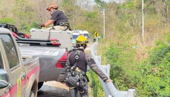 Австралийский мотоциклист погиб после падения в овраг у дороги в Лоэи.