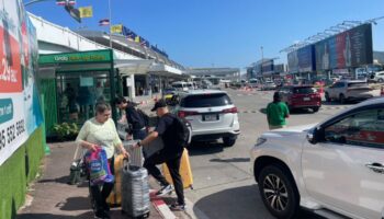 Аэропорт Пхукета защищает запрет на активацию приложений для вызова такси