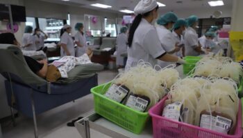 Бесплатный рис, предлагаемый для поощрения доноров крови