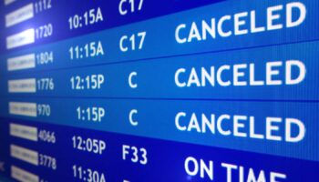 Более 5,000 туристов застряли на Пхукете, так как более 30 рейсов отменены