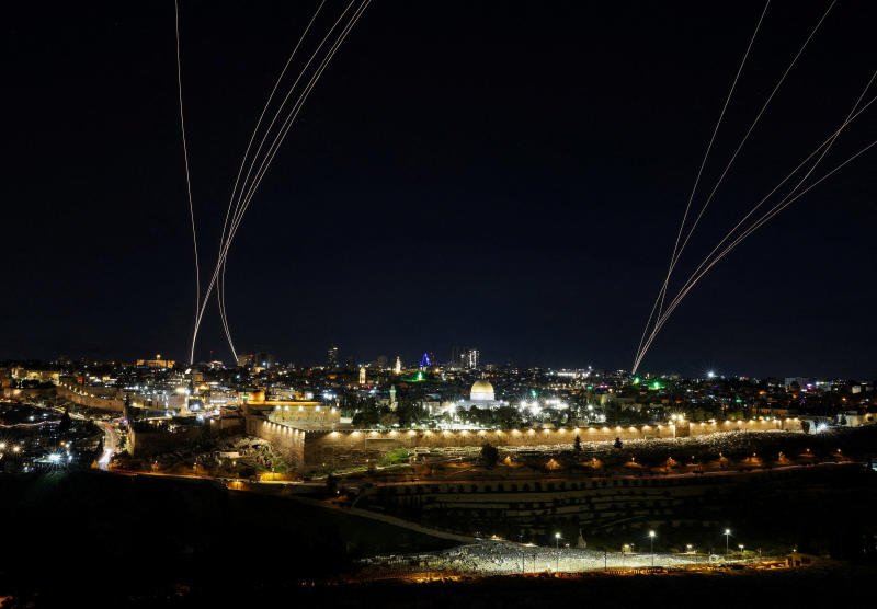 Большинство тайцев в Иране предпочитают остаться на месте