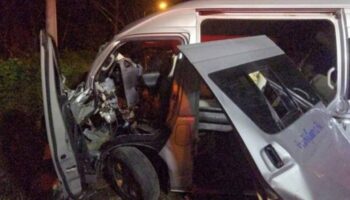 В результате аварии с туристическим фургоном из России на Пхукете один человек погиб, 11 получили ранения.