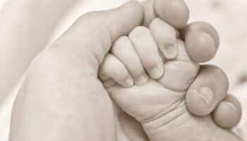 В туалете торгового центра в Бангкоке найдено тело новорождённого