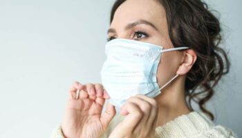 Вариант Covid "Цикада" вызывает осторожность на фоне роста числа случаев за границей