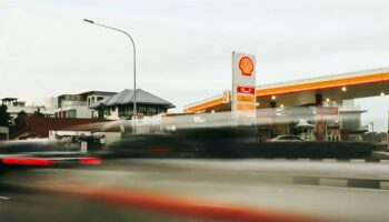 Влияние волатильности мировых цен на энергию на экономику Сингапура