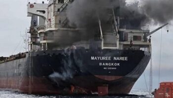 ВМФ подтверждает, что три члена экипажа тайского грузового судна живы, но по-прежнему недоступны