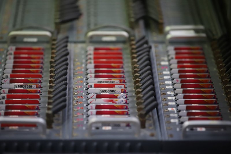 Все больше молодых людей попадают в ловушки мошенников.