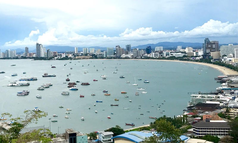 Два человека арестованы за кражу часов класса люкс на сумму 6,4 миллиона бат из дома в Паттайе