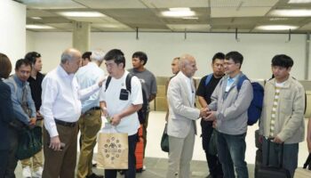 Двадцать тайских членов экипажа с атакованного судна возвращаются домой