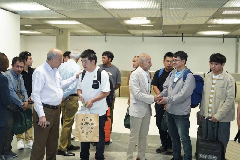 Двадцать тайских членов экипажа с атакованного судна возвращаются домой