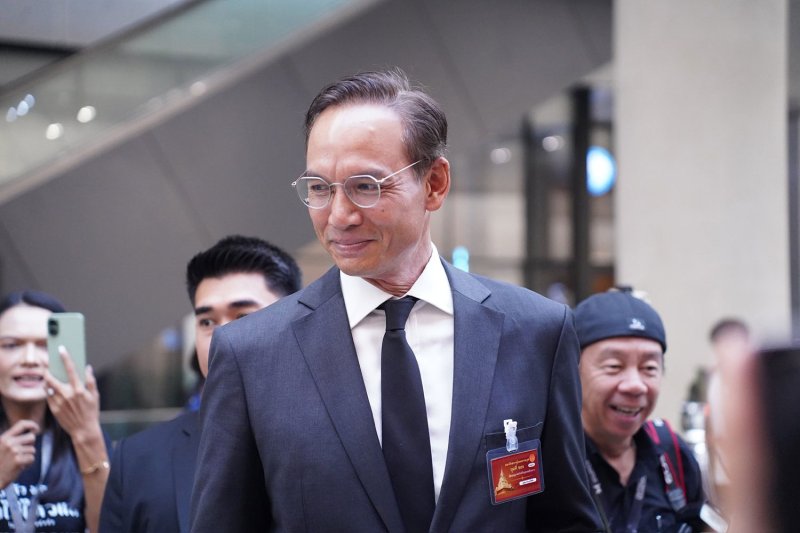 Демократ Корн критикует 'скрытый' рост цен на дизельное топливо