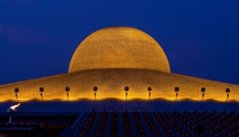 ДСИ прекращает производство против экс-аббата храма Пхра Дхаммакая