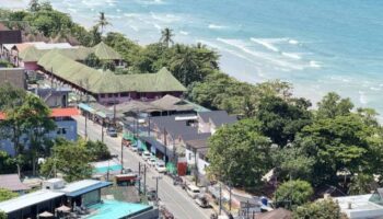 Европейские туристы покидают юг, направляясь к восточным достопримечательностям