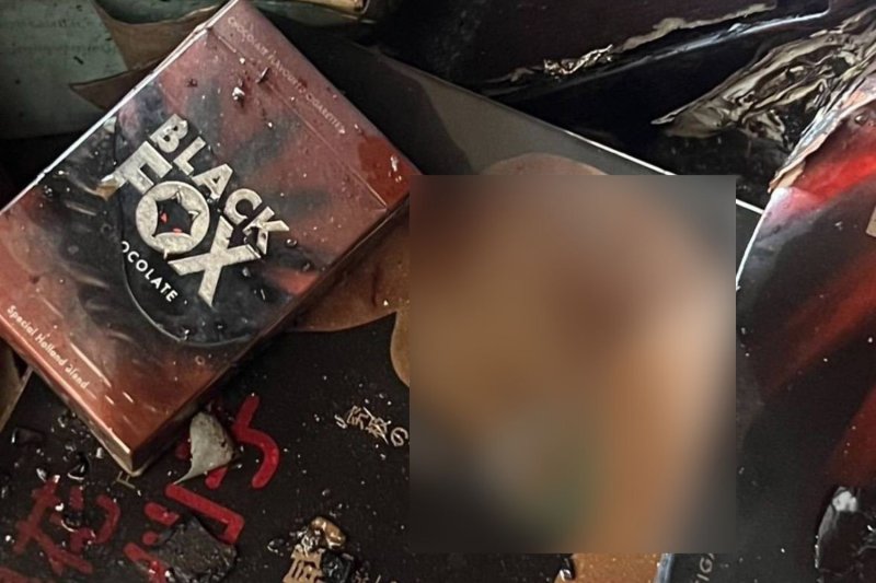 Жители деревни защищают аббата после обнаружения порно в его сожженном жилище