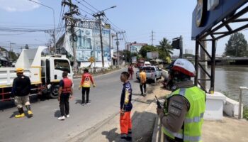 Иностранец прыгнул в реку Чианг-Май после кражи полицейского мотоцикла
