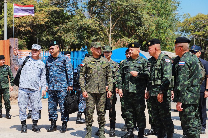 Иностранные СМИ инспектируют границу Сурина