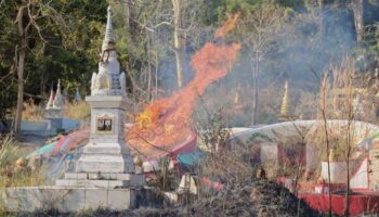 Китайское кладбище в Пхукет-Тауне снова загорелось