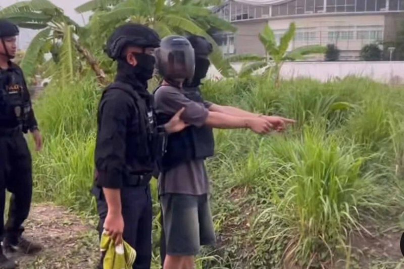 Лаосский подозреваемый рассказывает полиции о жестоком убийстве