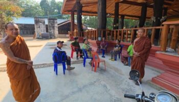 Лоевский монах и предполагаемый любовник обвиняются в непристойных ритуалах над пожилыми местными жителями