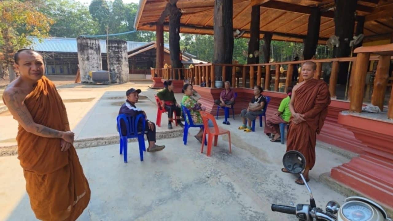 Лоевский монах и предполагаемый любовник обвиняются в непристойных ритуалах над пожилыми местными жителями