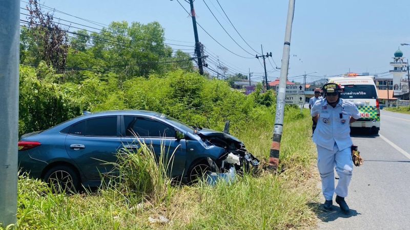 Машина со взрослым и ребенком протаранила столб на Панве