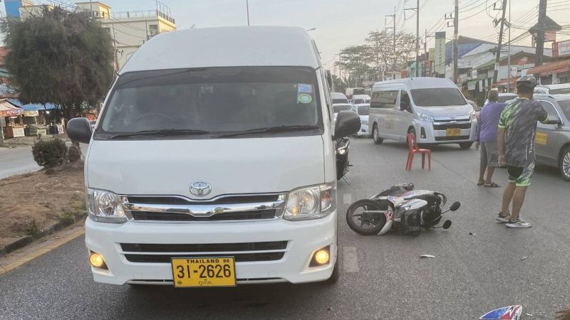 Микроавтобус переехал упавшего мотоциклиста на Пхукете