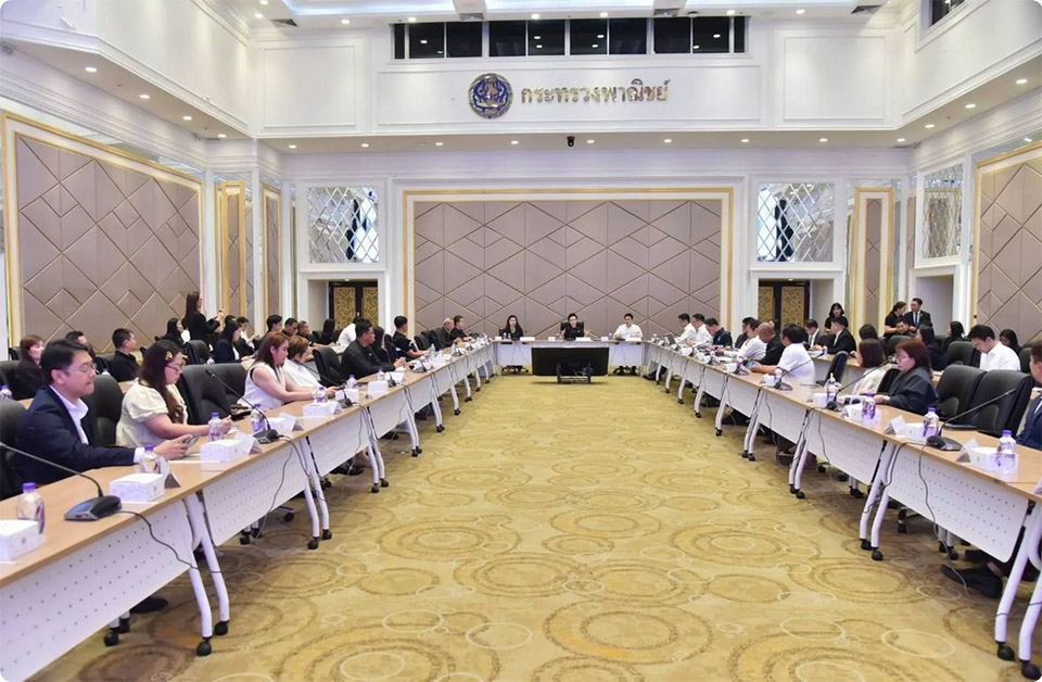 Министерство торговли Таиланда борется с падающими ценами на ароматный кокос и расследует подозреваемые компании-кандидаты