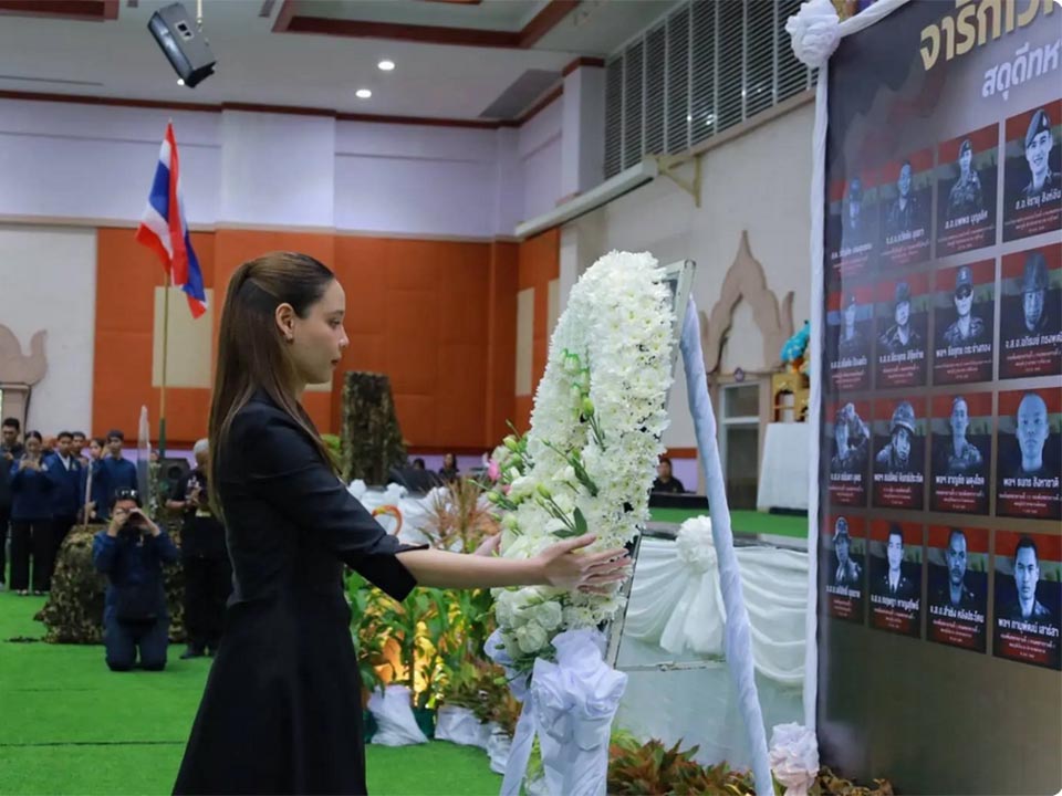 Министр культуры отдает дань уважения 42 павшим солдатам за жертву служения Таиланду