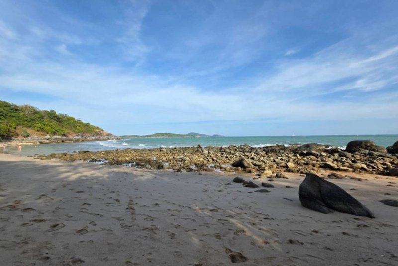 Нагие загорающие вызывают волну обсуждений в Пхукете