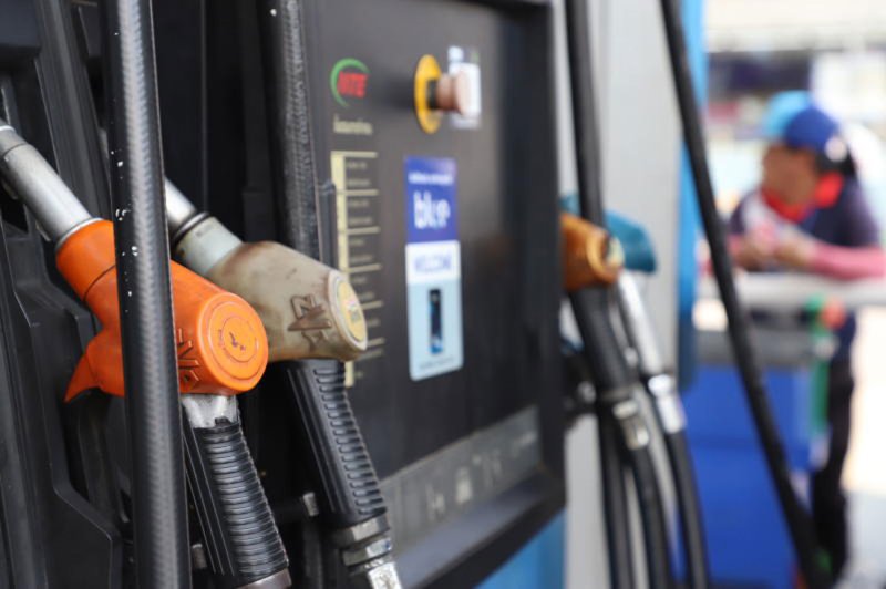 Налог на дизельное топливо снизится на 1 бат за литр