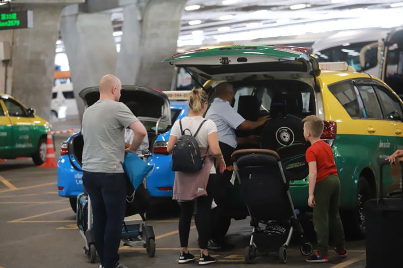Недостаток топлива сокращает количество такси на Суварнабхуми