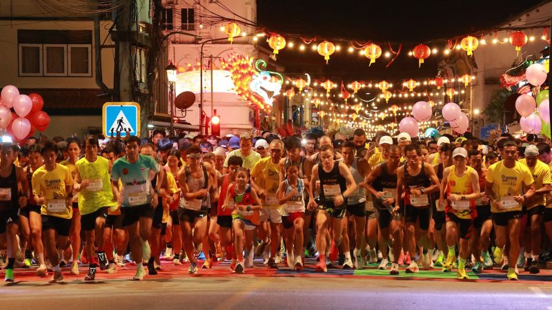 Ночной забег в Пхукет-Тауне собрал более 2000 человек