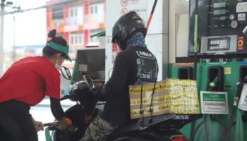 Опрос: Сомнения по поводу запасов нефти, опасность поездок на Сонгкран