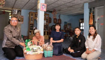 Официальные лица Након-Панома поддерживают семью члена экипажа тайского грузового судна, попавшего в инцидент рядом с Ормузским проливом.