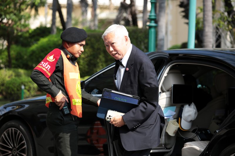 Пакорн на грани неопределенности с Борвонсаком