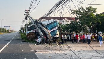 Паломники пострадали при аварии автобуса в Ча-ам