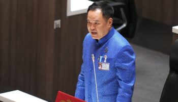 Парламент выбирает Антина 32-м премьер-министром Таиланда