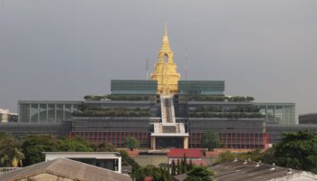 Парламент готовится к повторному открытию