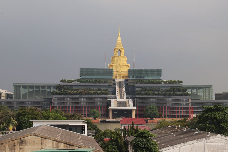 Парламент готовится к повторному открытию