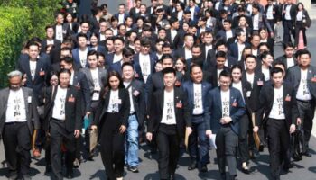 Партия народа приносит извинения за утечку данных членов.