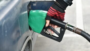 Правительство уверяет, что дефицита нефти не будет на фоне пересмотра мер по топливу