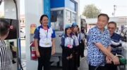 Премьер-министр совершил неожиданный визит на бензоколонку в Исане