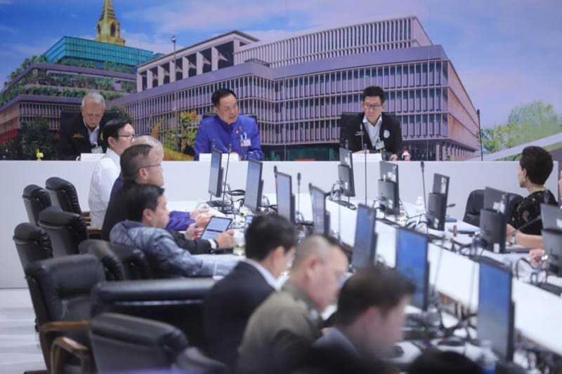 Премьер-министр уменьшает озабоченность по поводу накопления топлива на фоне нехватки