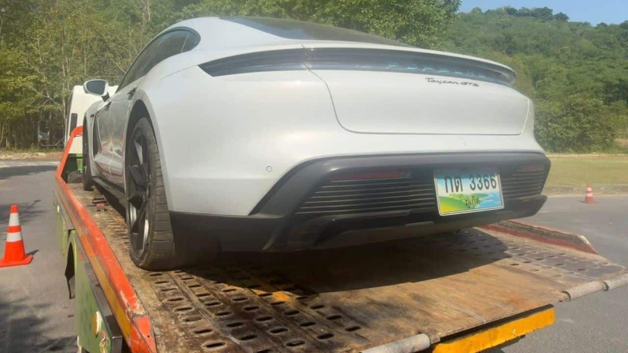 Работник сервисного центра Porsche на Пхукете украл Rolex часов клиента