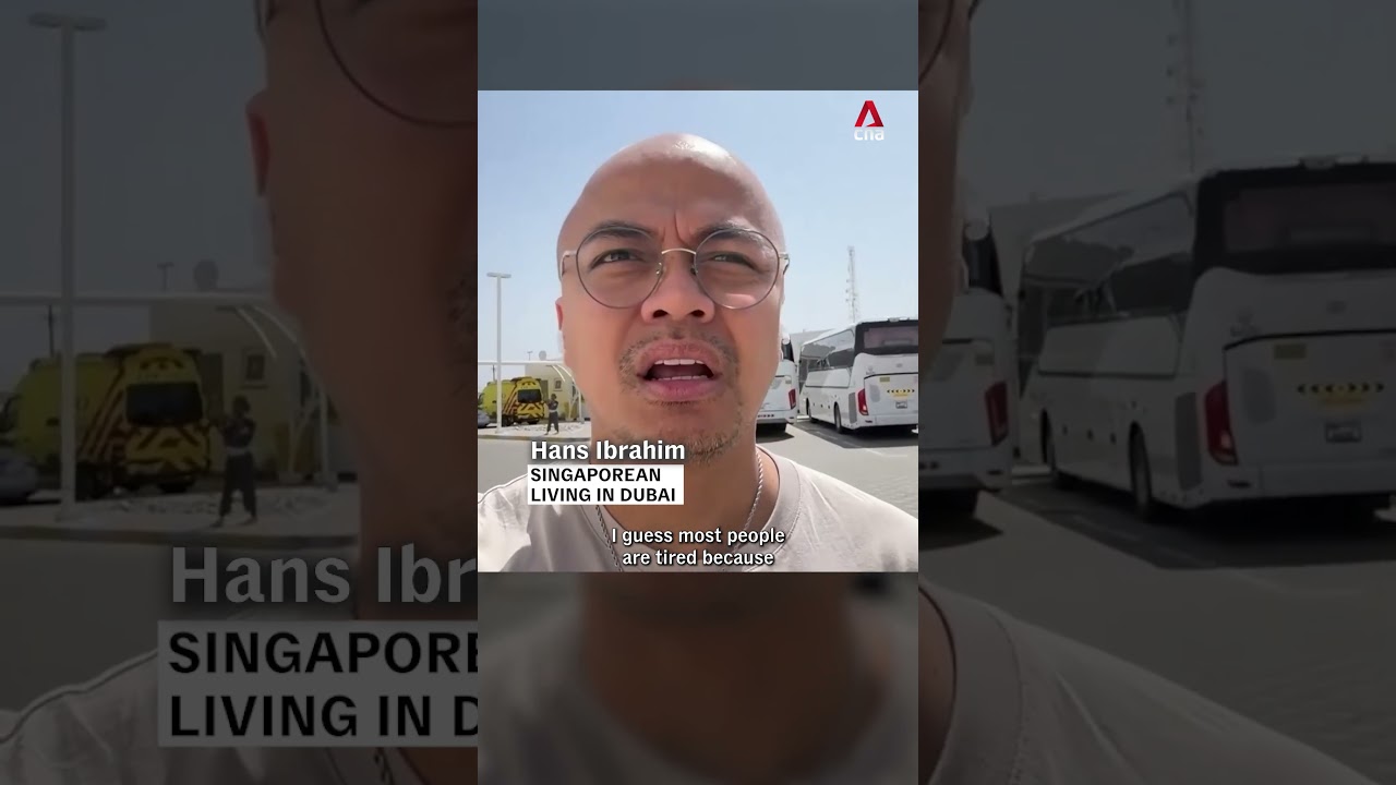 Сингапурцы отправляются в путешествие по суше из Дубая в Мускат, чтобы поймать свой рейс домой