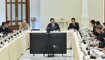 Таиланд подтверждает нейтралитет, так как премьер-министр Анутин созывает срочное заседание Совета национальной безопасности по кризису на Ближнем Востоке.