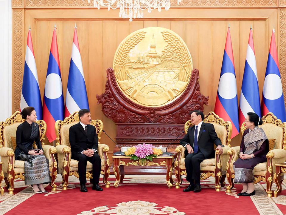 Таиландский король и королева посещают традиционную церемонию Бачи и государственный банкет во время официального визита в Лаос