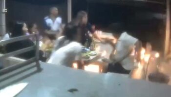 Тайский мужчина заявляет о несчастном случае после того, как врезался на пикапе в бывшую жену и 7 других.