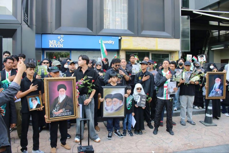 Тайцы-шииты скорбят по 'Хаменеи' у посольства Ирана, призывают к нейтралитету Таиланда