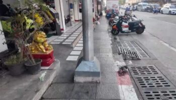 Таксист в Паттайе был отмечен похвалой после того, как помог иностранцу с ограниченными возможностями, заблокировавшему тротуар.